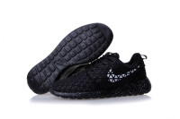 NIKE ROSHE RUN METRIC QS black