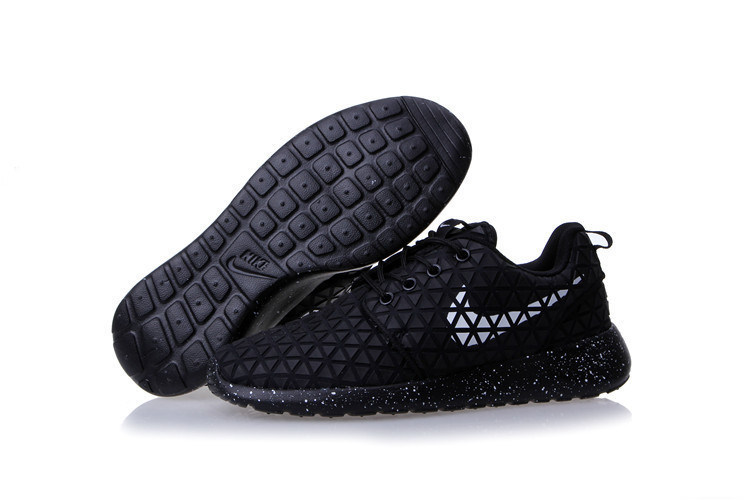 NIKE ROSHE RUN METRIC QS black