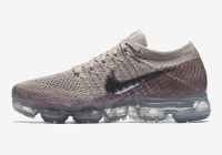 NIKE VAPORMAX “CHROME BLUSH”