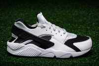 Nike Air Huarache white black