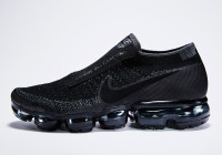 The COMME des GARÇONS x Nike Vapormax Black