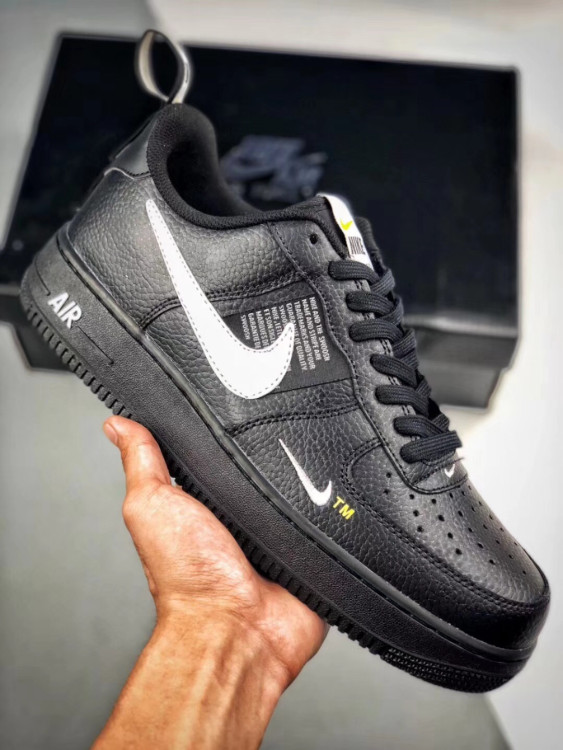 NIKE AIR FORCE 1 Black White 