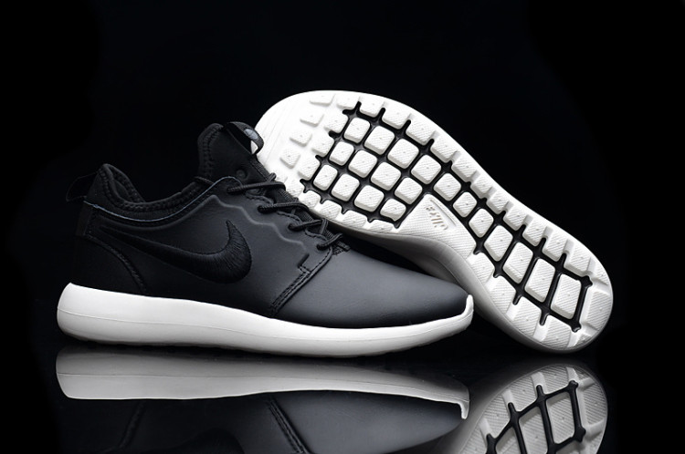 Nike Roshe Two Black/White