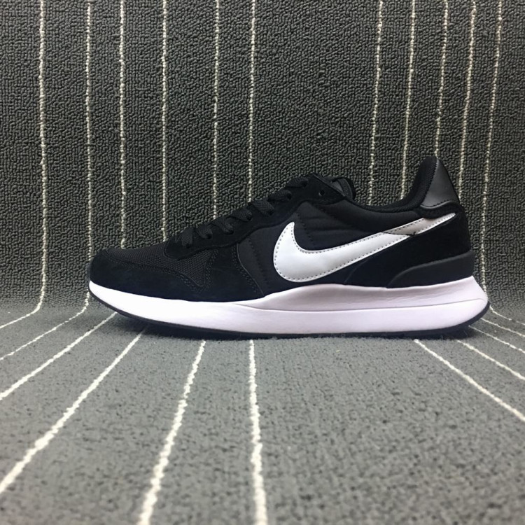 Nike Internationalist LT17 872087-001 