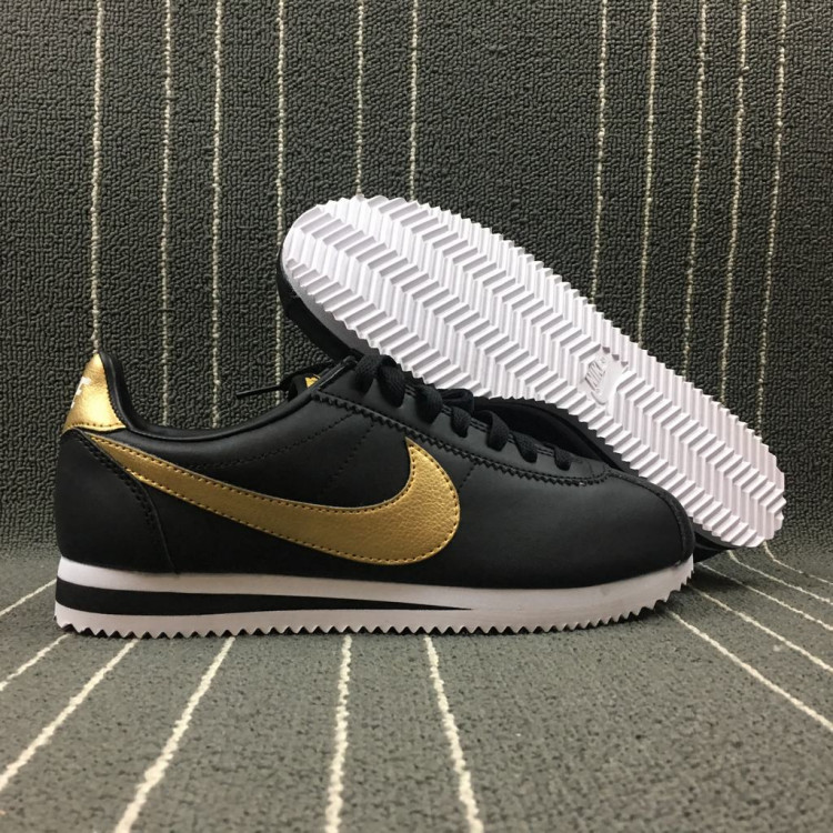 NIKE CLASSIC CORTEZ SE 902801-002