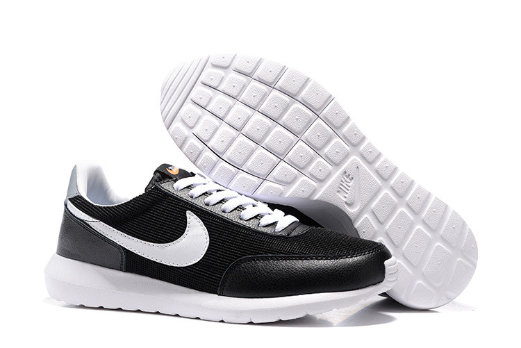 Roshe Daybreak black/white