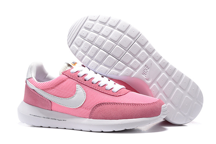 Roshe Daybreak Pink