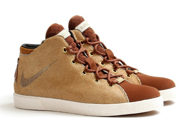 LeBron 12 NSW Lifestyle LION’S MANE
