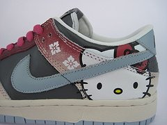 Dunk Low Kitty Edition