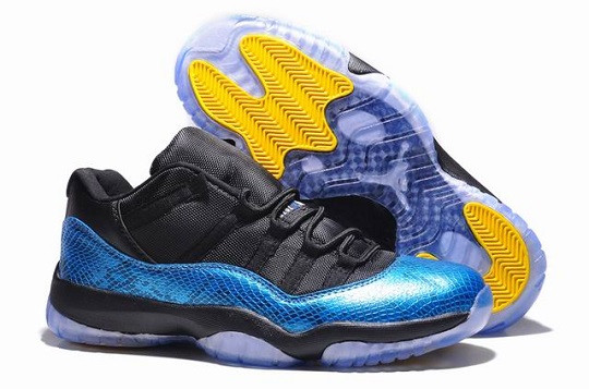 JORDAN 11 low Snakeskin blue