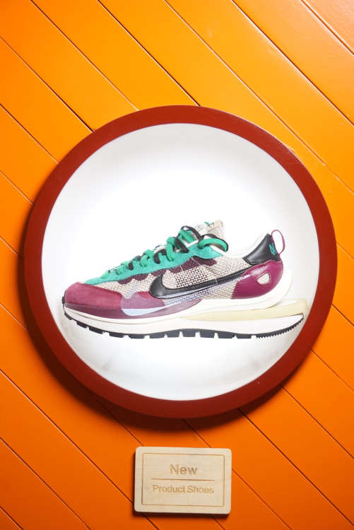 Sacai x Nike VaporWaffle String Villain Red DD3035-200