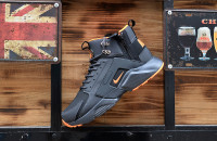 NIKE HUARACHE ACRONYM MID black/orange