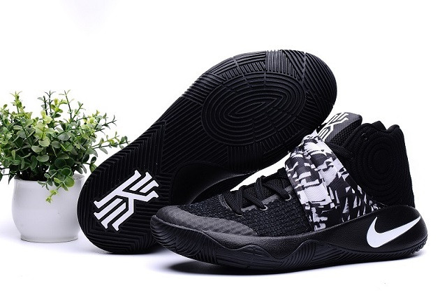 Kyrie 2 black/white