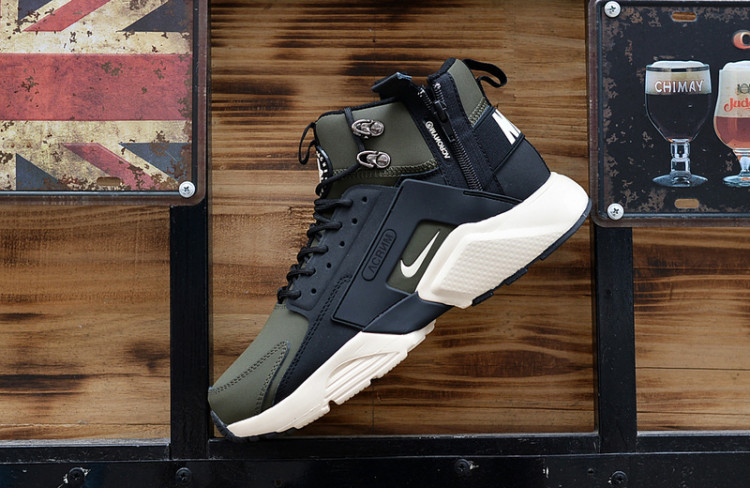 NIKE HUARACHE ACRONYM MID khaki