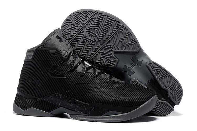 UA Curry 2.5 black